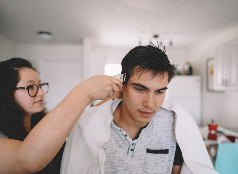 Il lavoro di un hair stylist freelance: versatilità, libertà e opportunità uniche